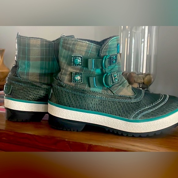 UGG Waterproof Snow Boots - Picture 2 of 6